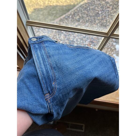 Abercrombie & FItch The Mom High Rise Jean - Picture 6 of 6